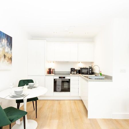 Stylish Studio Apt Overlooking Old Trafford Manchester Exterior foto