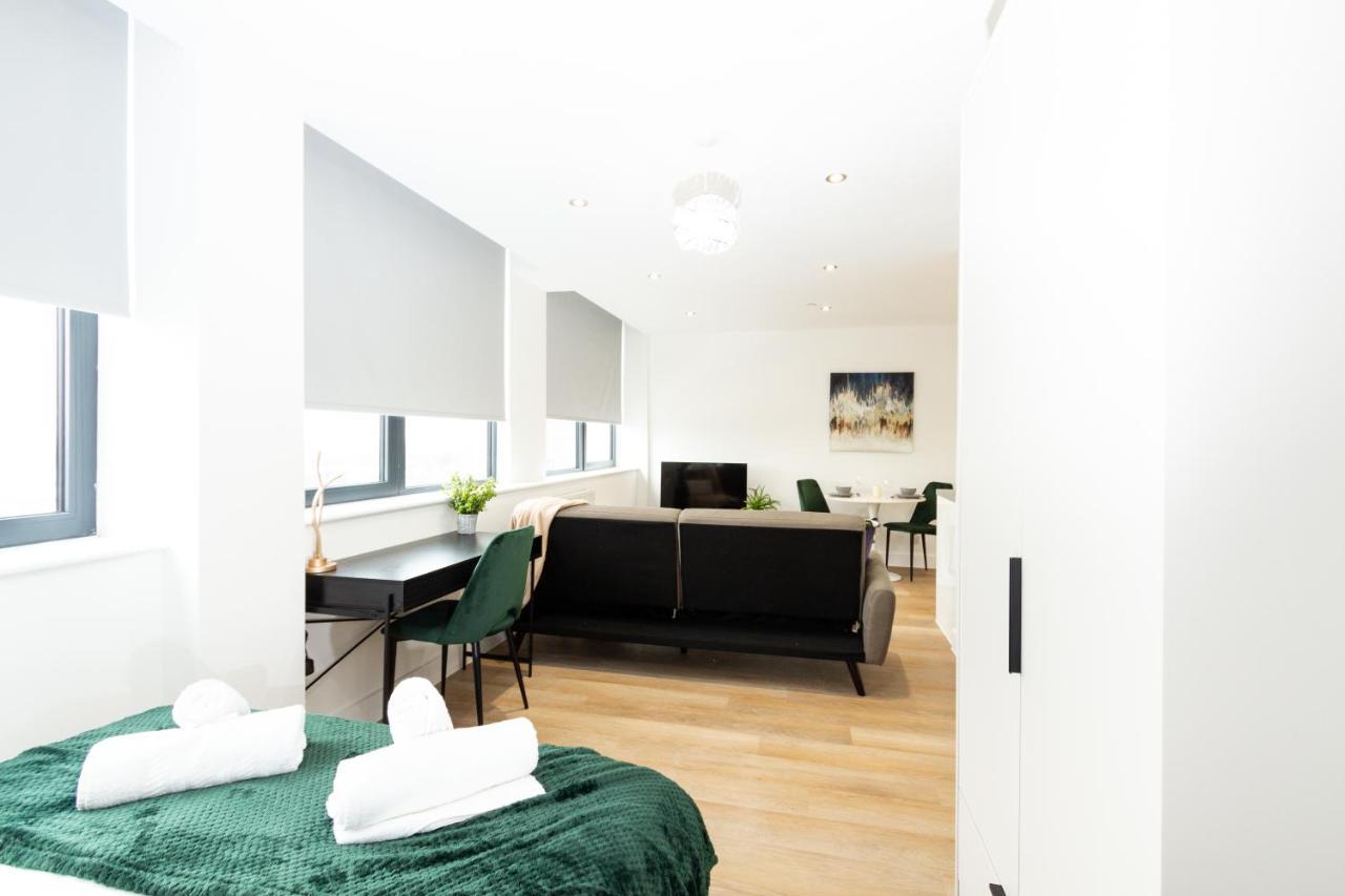 Stylish Studio Apt Overlooking Old Trafford Manchester Exterior foto