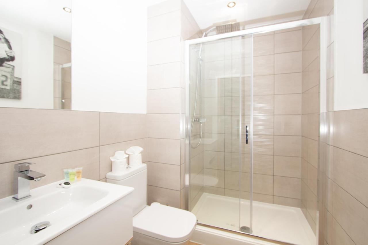 Stylish Studio Apt Overlooking Old Trafford Manchester Exterior foto